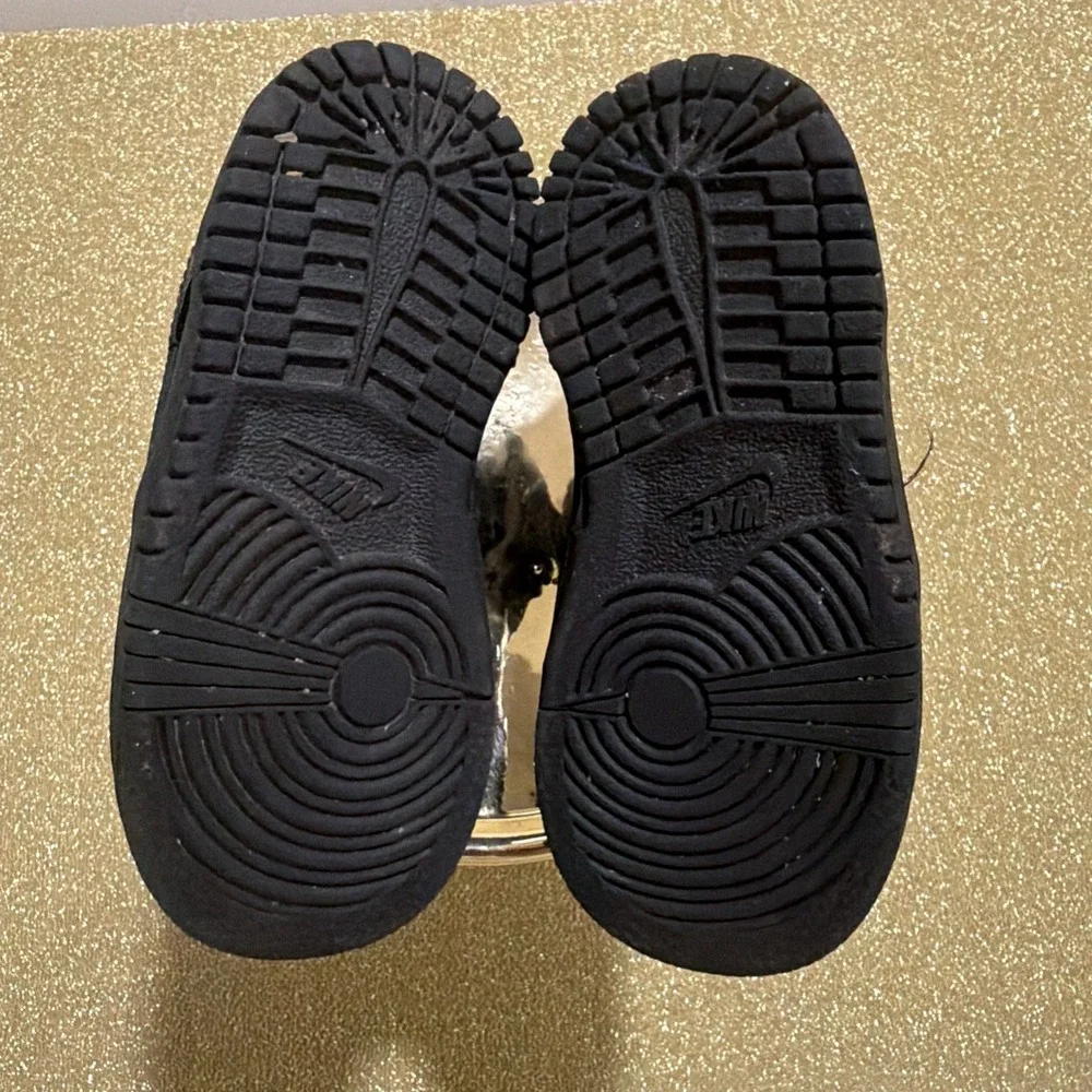 Nike Toddler Black Slip-on Tennis Shoe Sz 6.5 Gently Used